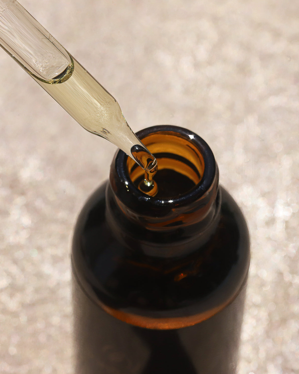 Anti-Aging Rose Gold Facial Oil 1 fl oz / 30ml, angle 10